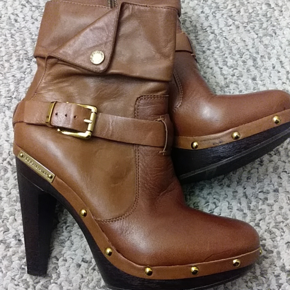 Boots - Picture 3 of 6